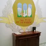 بيت للعطل The Pope At The Window *